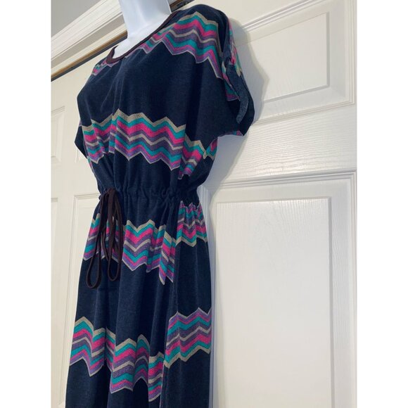 Vintage Chevron Patterned Drawstring Dress With Batwing Sleeves - Picture 4 of 5